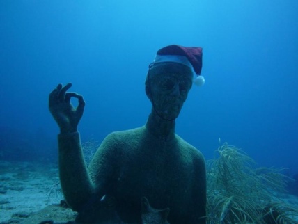 Statue à voir au fond de la Réserve Cousteau