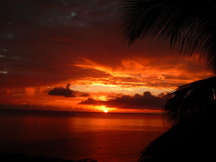 Profitez des couchers de soleil sur la plage de Bouillante