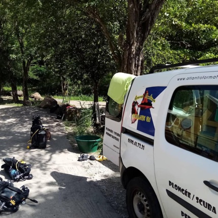 A défaut de bateau, de belles plongées départ du bord ! A défaut de bateau, de belles plongées départ du bord !